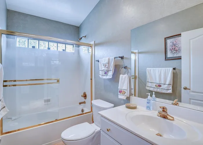 Valley Getaway Near Golfing: Pool Access! Holiday home *