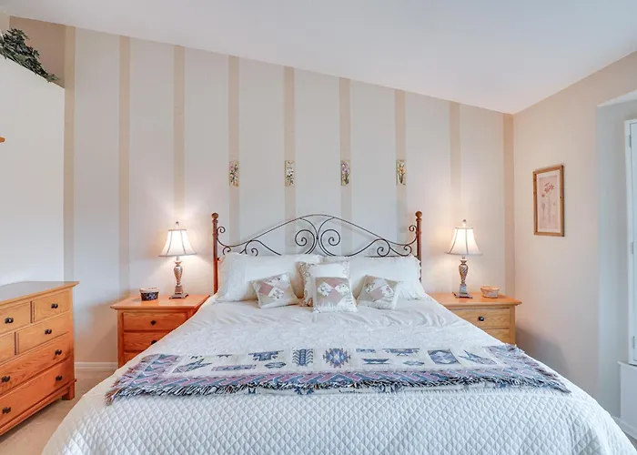 Valley Getaway Near Golfing: Pool Access!